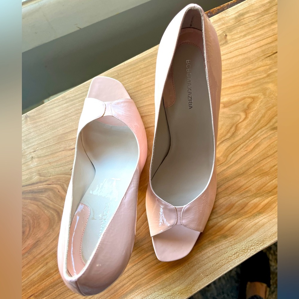 New with tags BCBG MAXAZARIA Antique,Vintage 90’s Blush Patent Leather Pump.